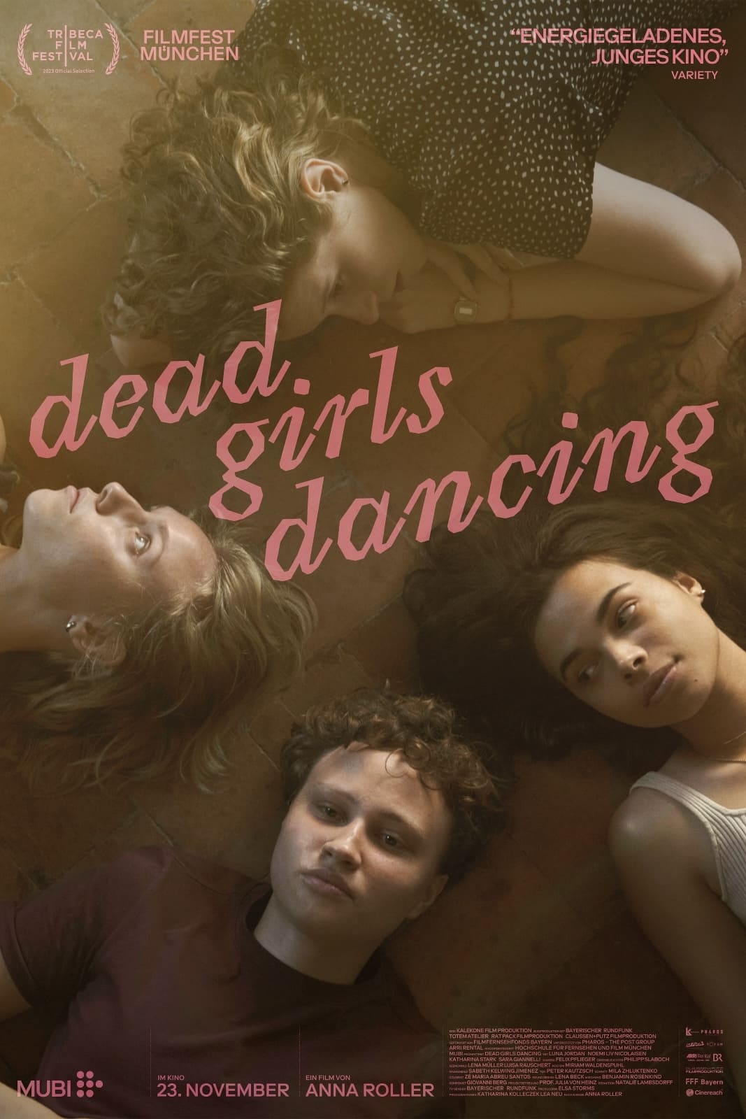 Dead Girls Dancing [Audio: German]